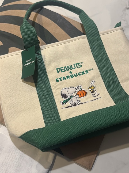 Starbucks Handbags - Starbucks x Peanuts Cream and Forest Green Canvas Tote